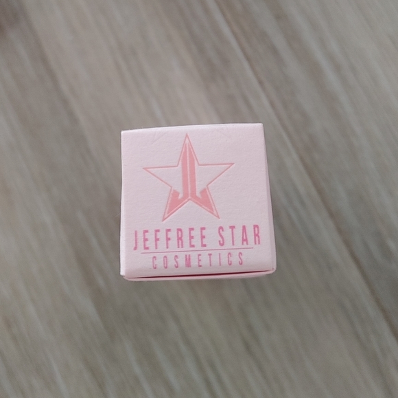 Jeffree Star Cosmetics Unphazed Velvet Trap Lipstick - Picture 8 of 11